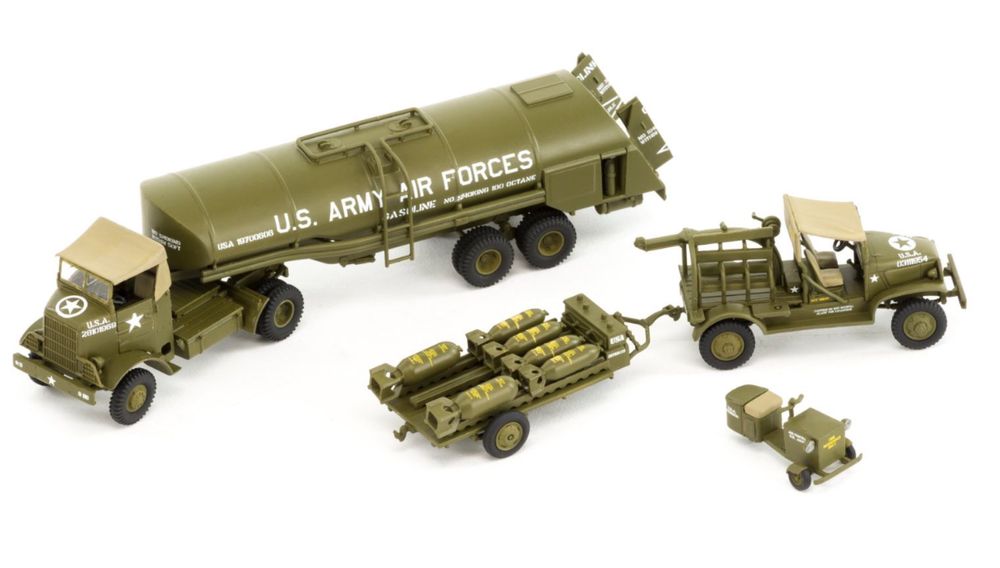 Airfix 06304 WWII USAAF 8th Air Force Bomber Resupply Set model