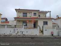 Moradia T4 em lote de 420 m2 - Remodelada
