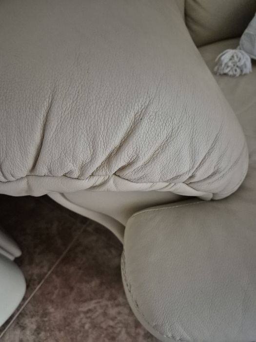 Conjunto de 3 Sofás em Pele Genuína – Elegância e Conforto como Novos