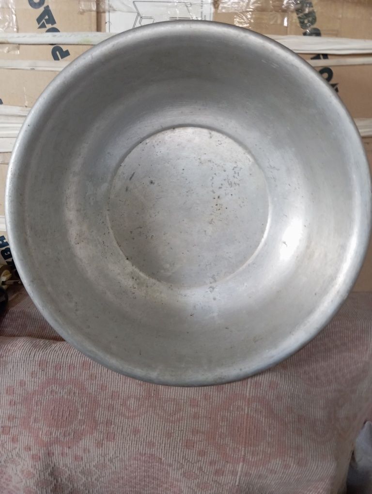 Продам миски алюмінієві і емаліровані