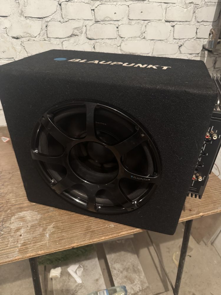 Subwoofer BLAUPUNKT z wzmacniaczem BLOW