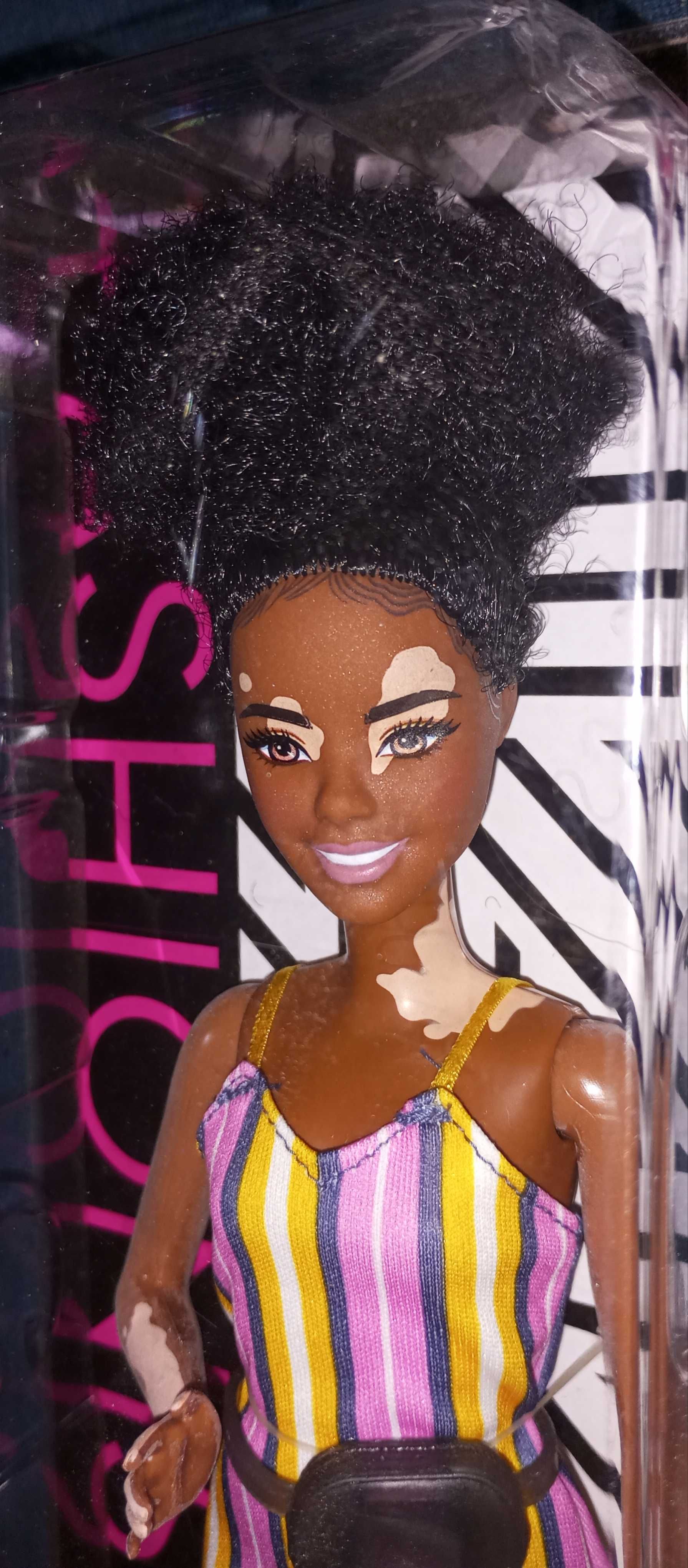 Lalka Barbie afroamerykanka bielactwo