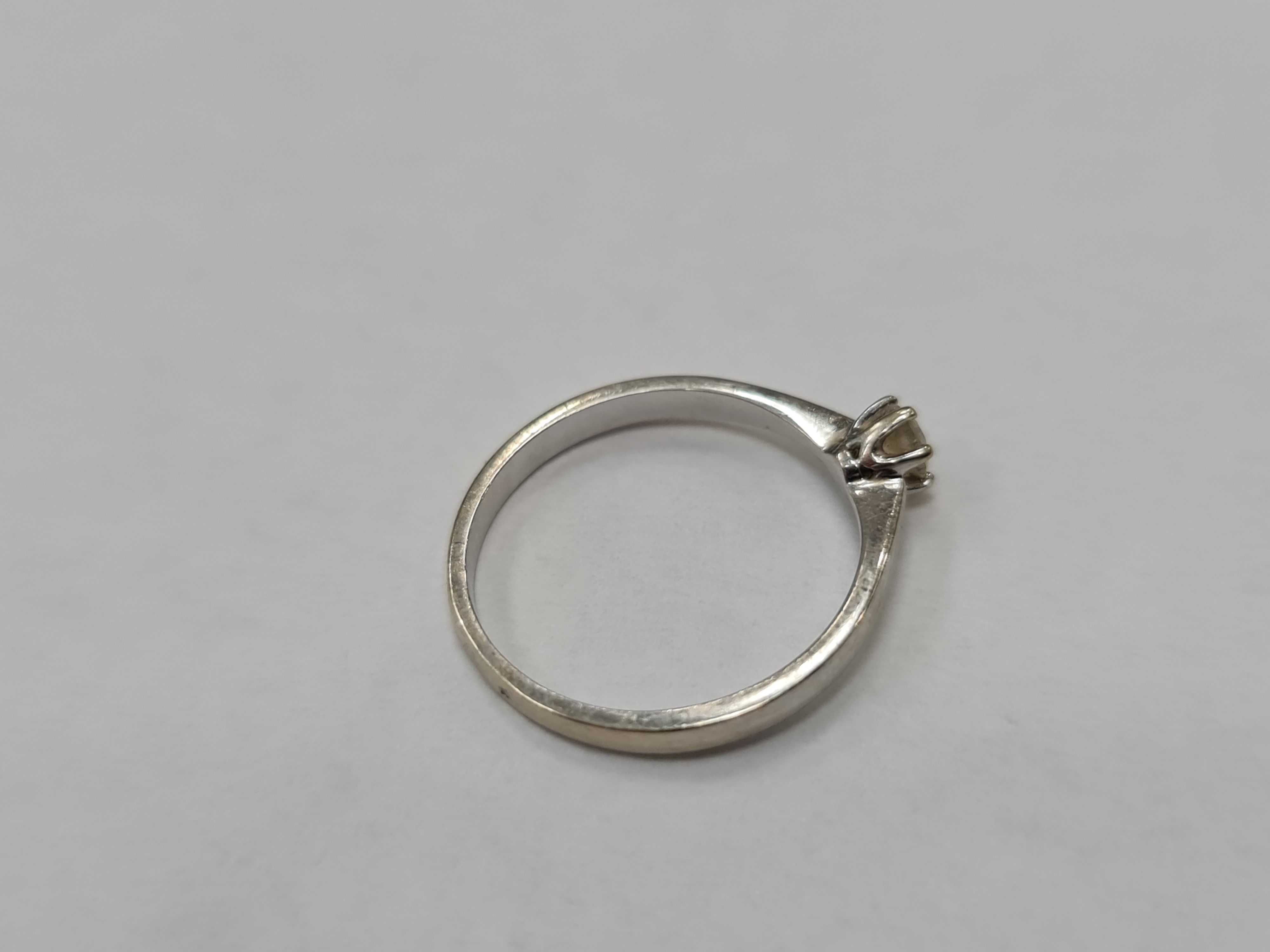Apart! Piękny złoty pierścionek/ 585. 1.47 gram/ R10.5/ DIA 0.12 CT
