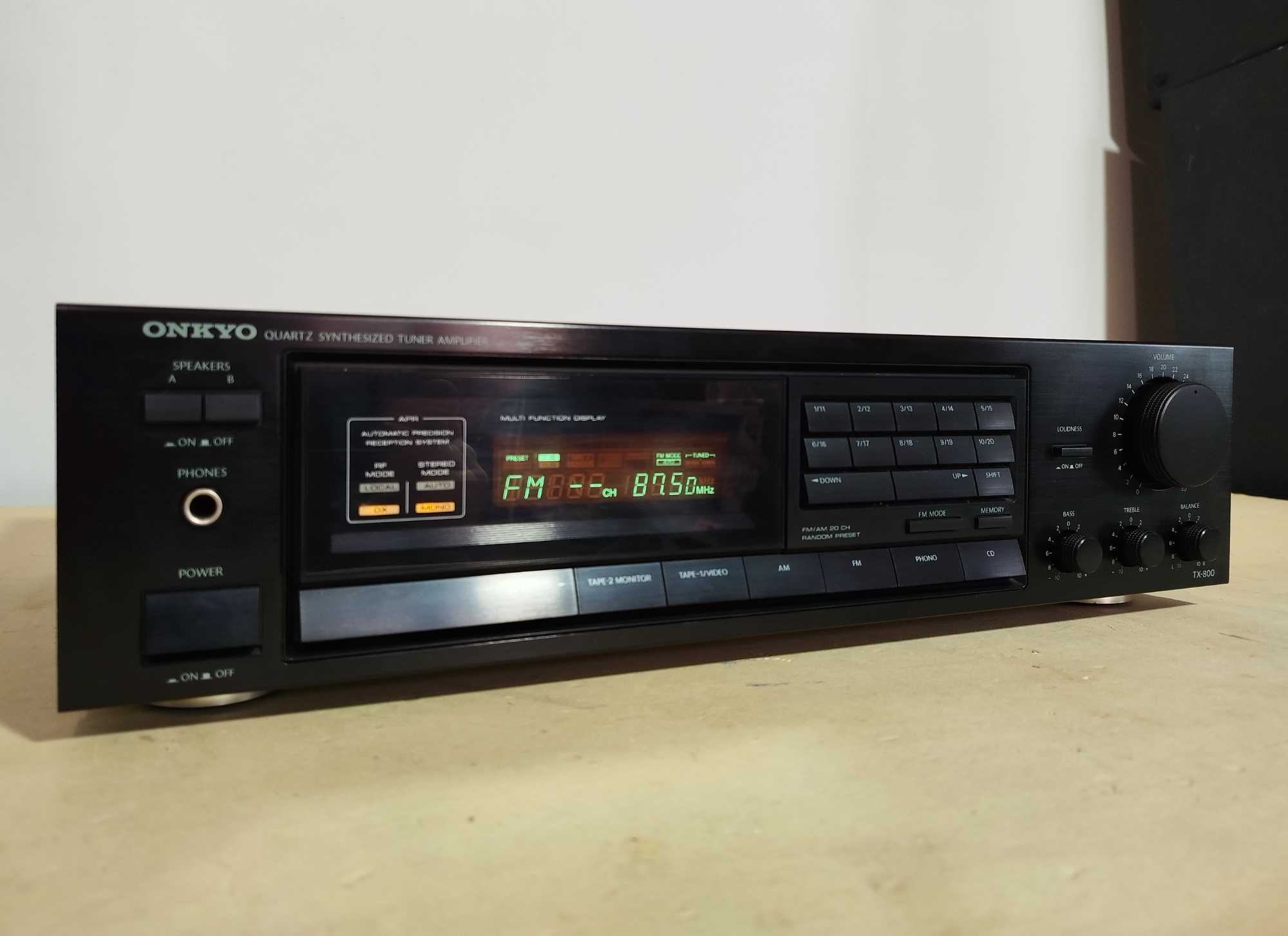 Ресивер Onkyo TX-800, має 40 Вт на канал, 8 Ом, FM, (збірка Японія)