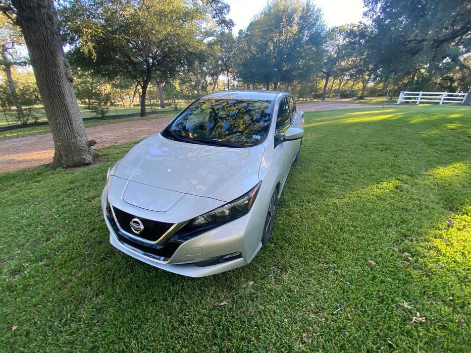 Бампер 2018 Nissan Leaf капот крыло фара комплект 2019 2020 2021