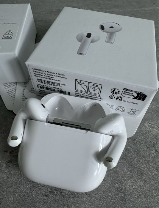 Air pods 4.