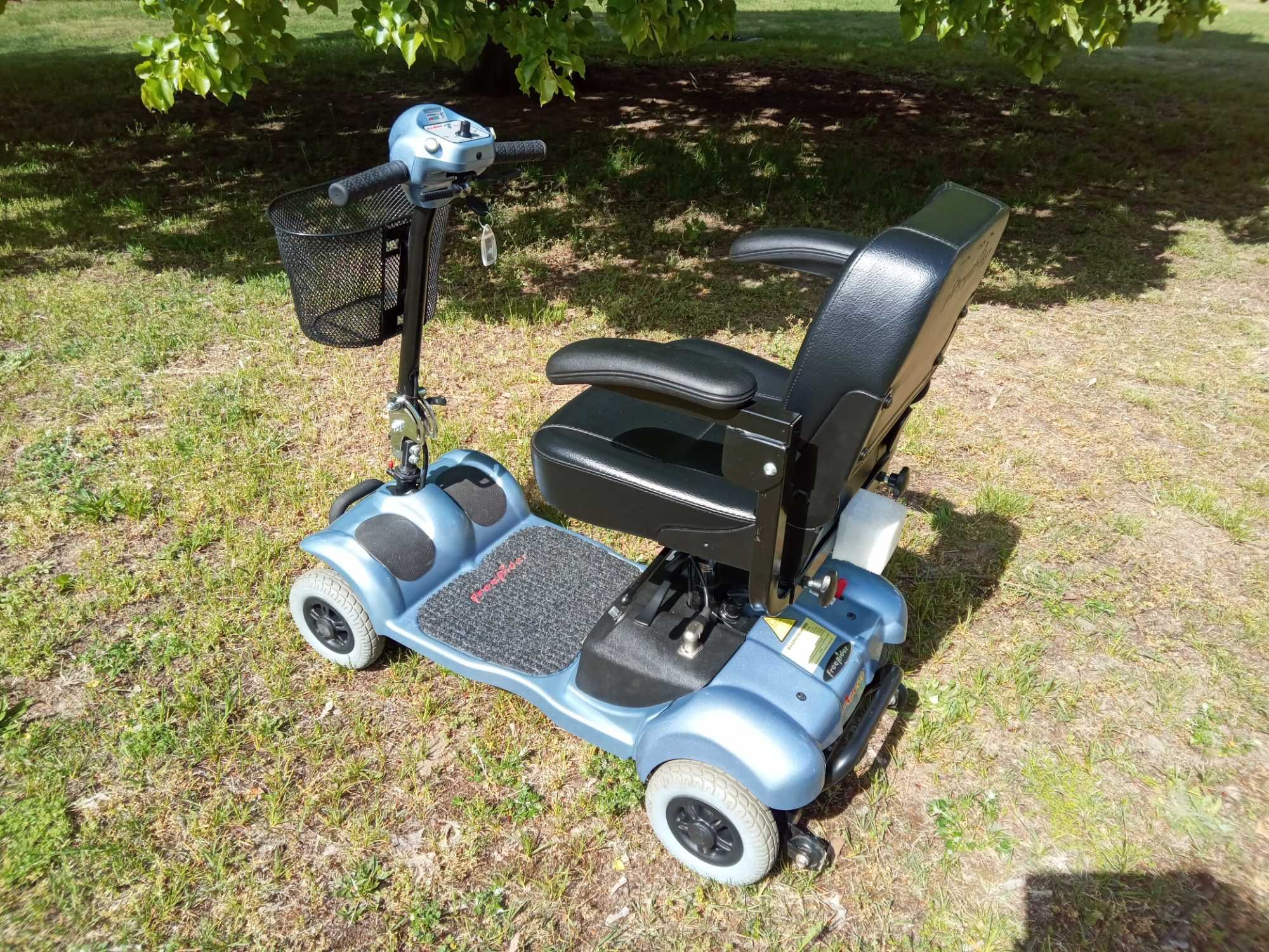 Wózek inwalidzki elektryczny czterokołowy