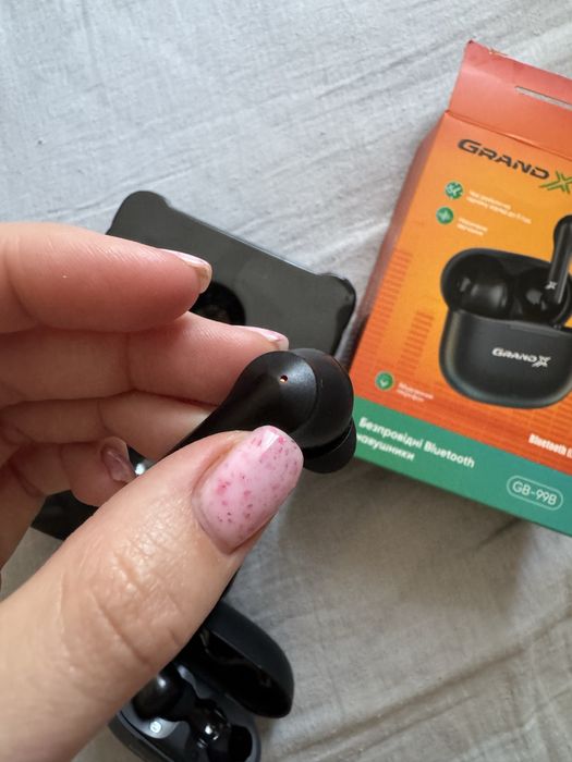 Наушники безспроводі 300грн нові