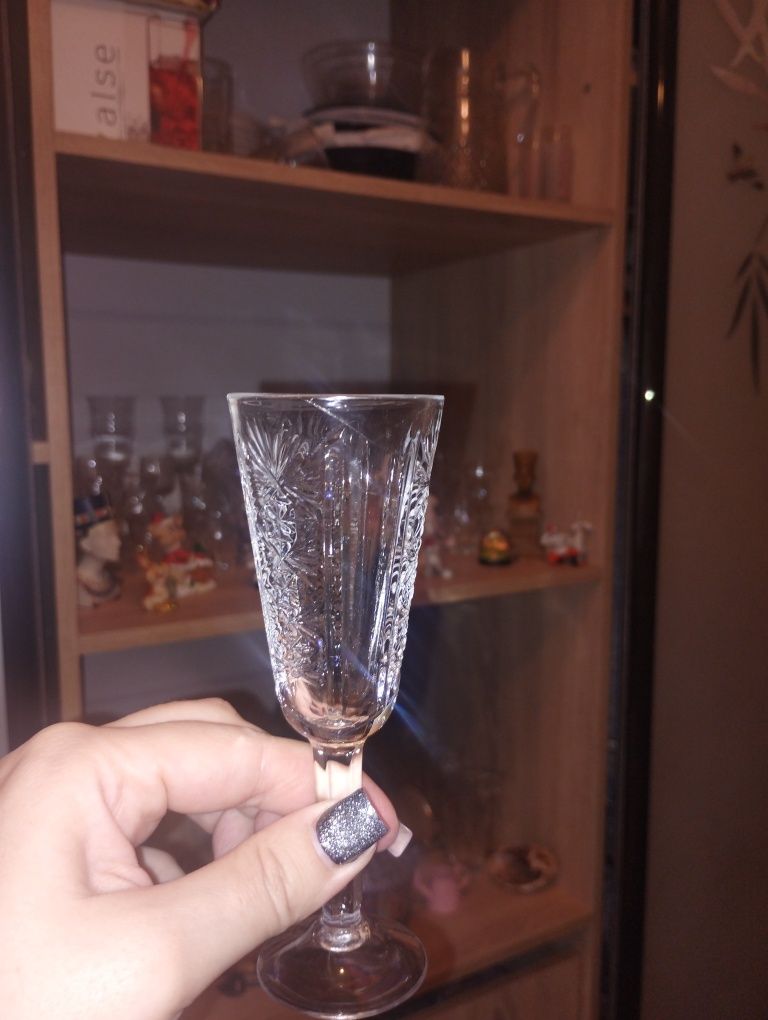 Хрустальные бокалы под аперетив
