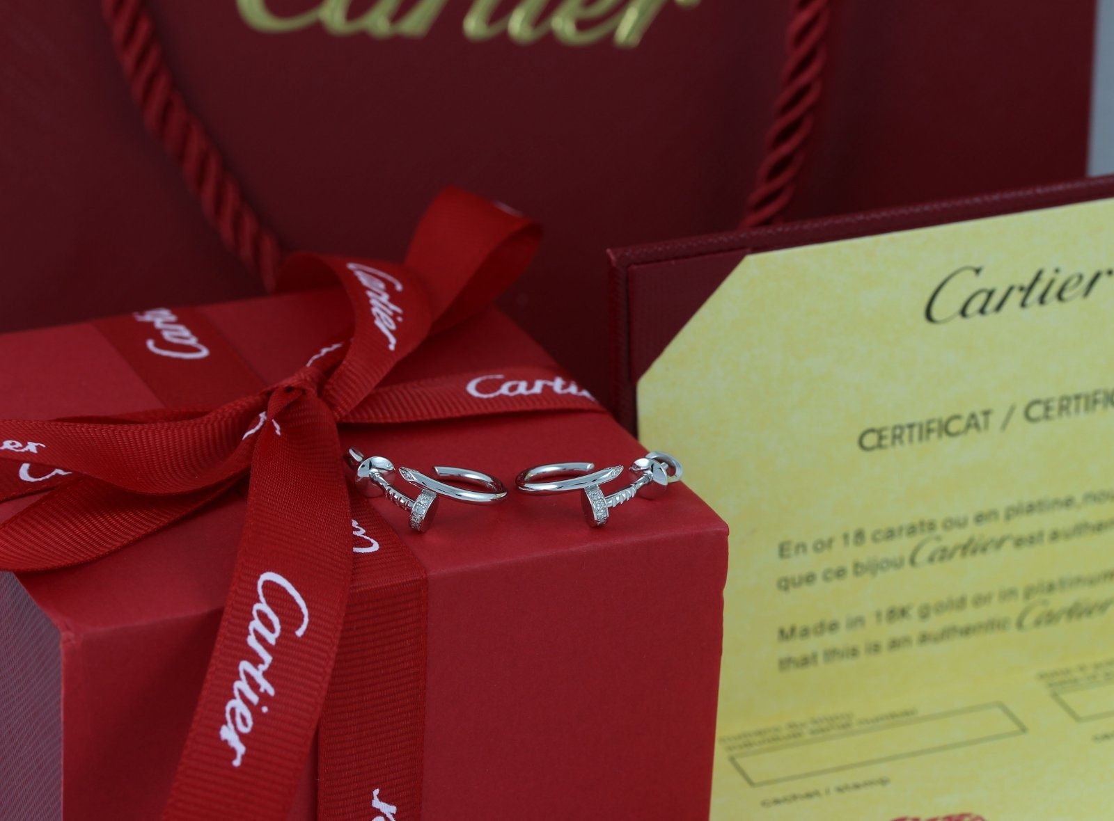 Золотые серьги Cartier Juste un Clou (Гвоздь) с бриллиантами