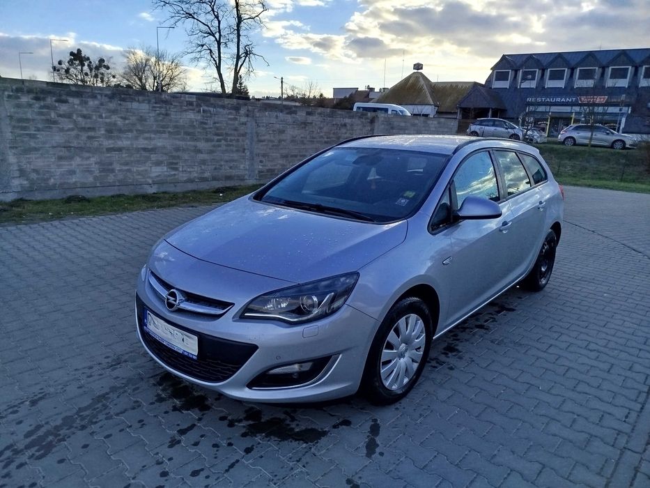 Opel Astra J 1,7cdti Sports Tourer 130kM