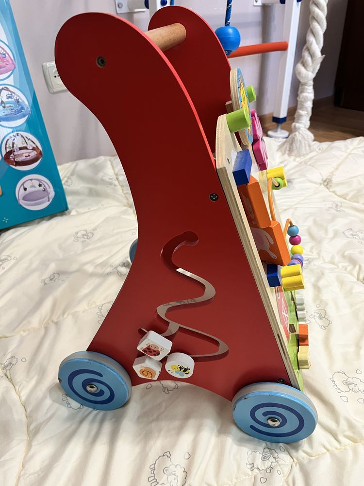 Дитячі ходунки-каталка Viga Toys з бизибордом
