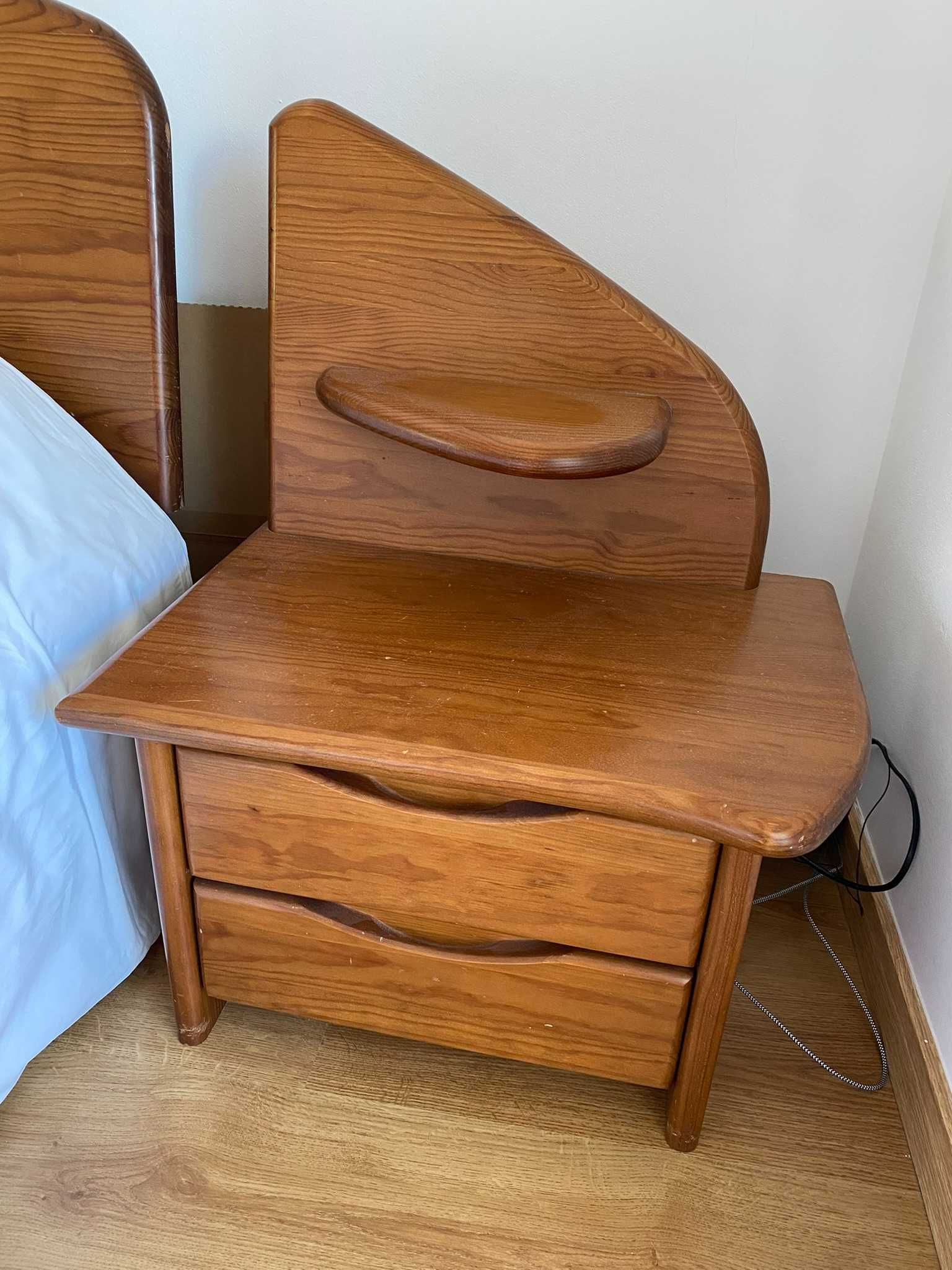 Cama de Casal com Arrumação (Alverca)