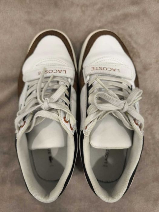 Tênis Lacoste em bom estado