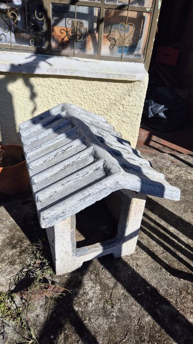 Casota Cão em cimento pedra