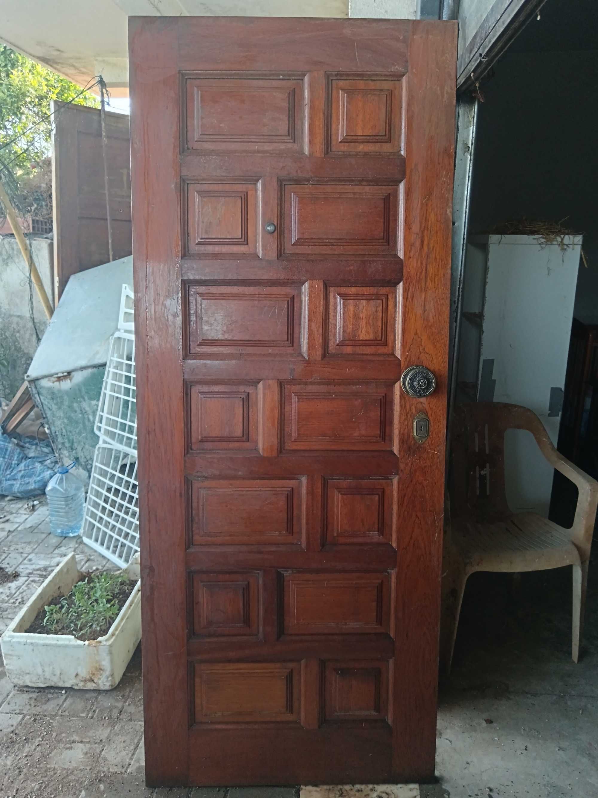 Vendo porta em bom estado