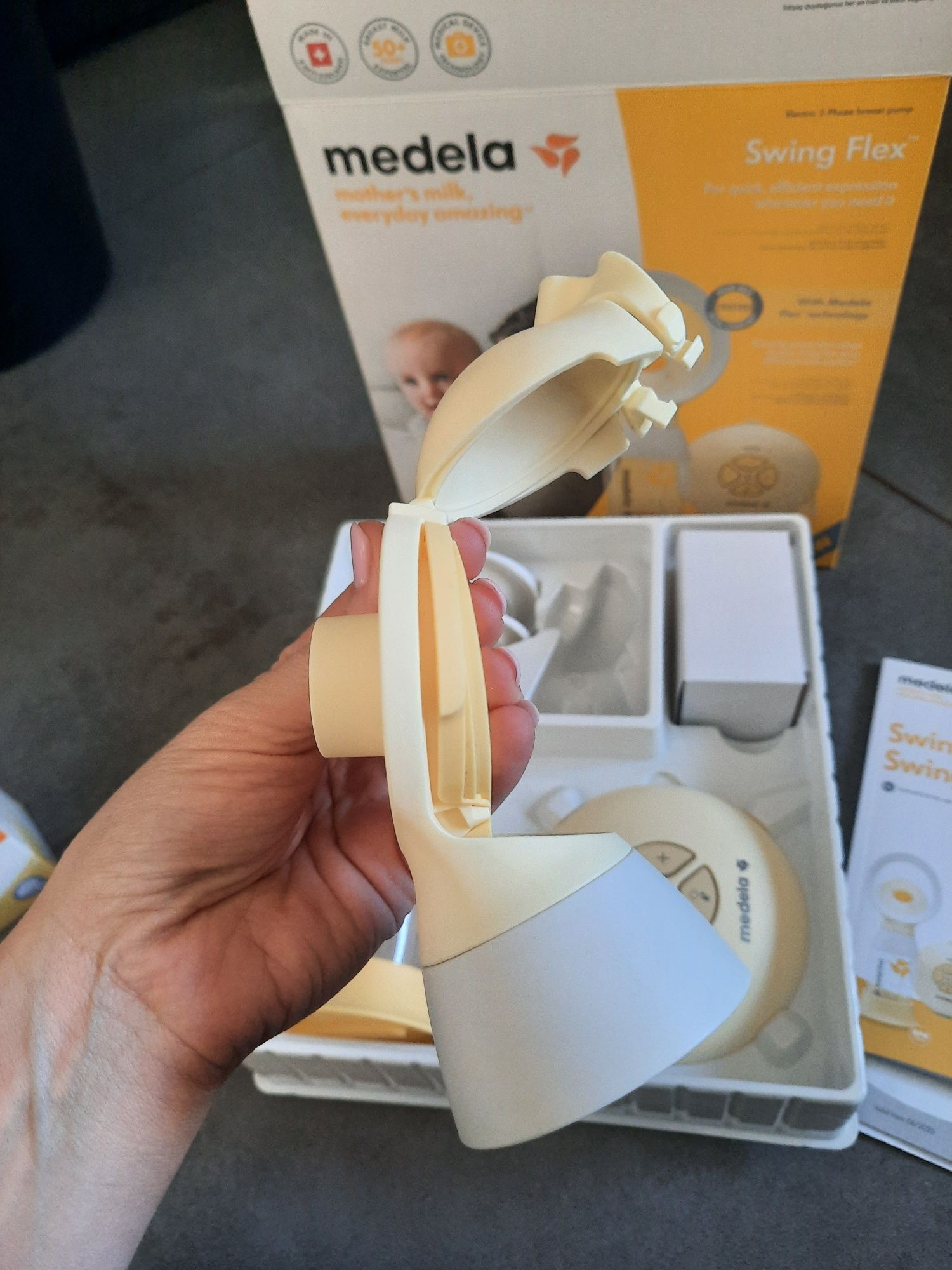 Laktator Medela Swing Flex + 3 butelki Medela