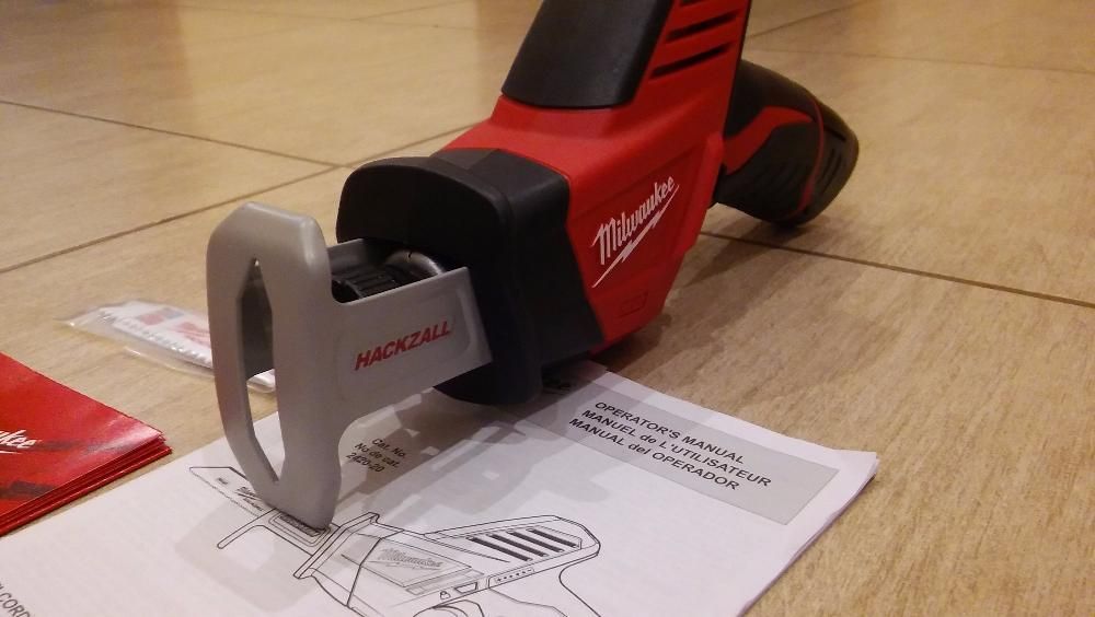 Акумуляторна сабельна пила Milwaukee M12 2420-20.