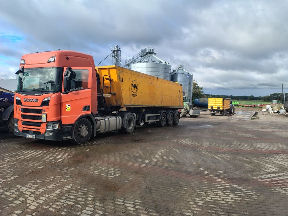 Usługa transportowa naczepą wanną lub auto lawetą.