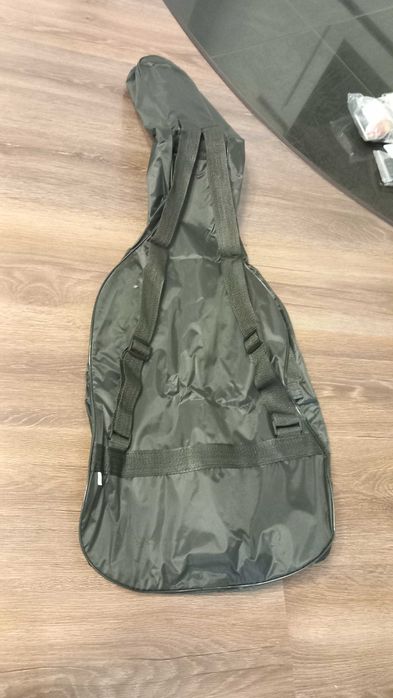 Mikołaj ! Gitara i wzmacniacz elektroakustyczna .Akcesoria