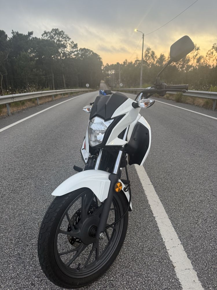 Honda Cb125F toda de origem, baixo KM.