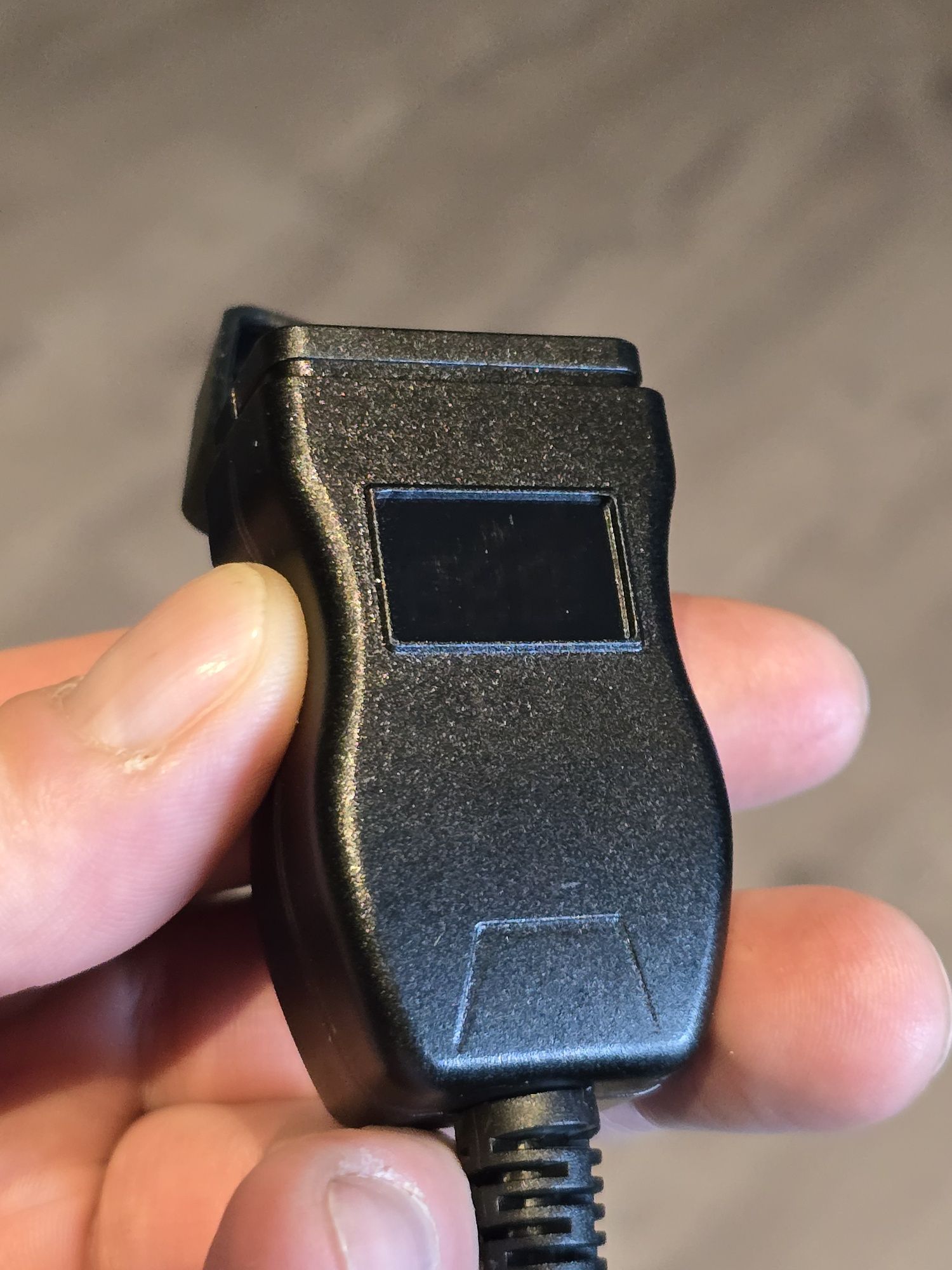 Gniazdo usb i usb-c z wyświetlaczem do motocykla wraz z wiązką i bezp