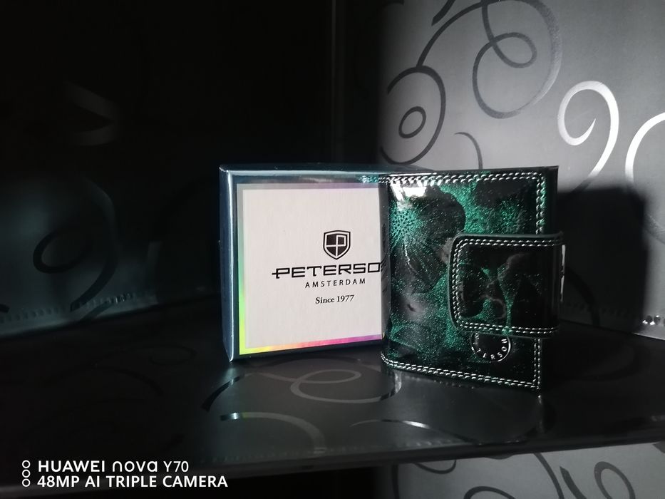Portfel czarno zielony kwiaty lakierowany Peterson skóra naturalna