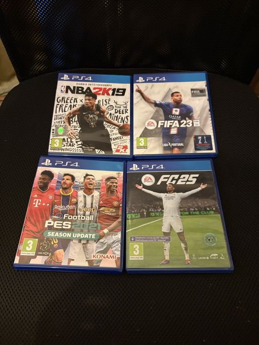 PlayStation 4 + 4 jogos + Comando