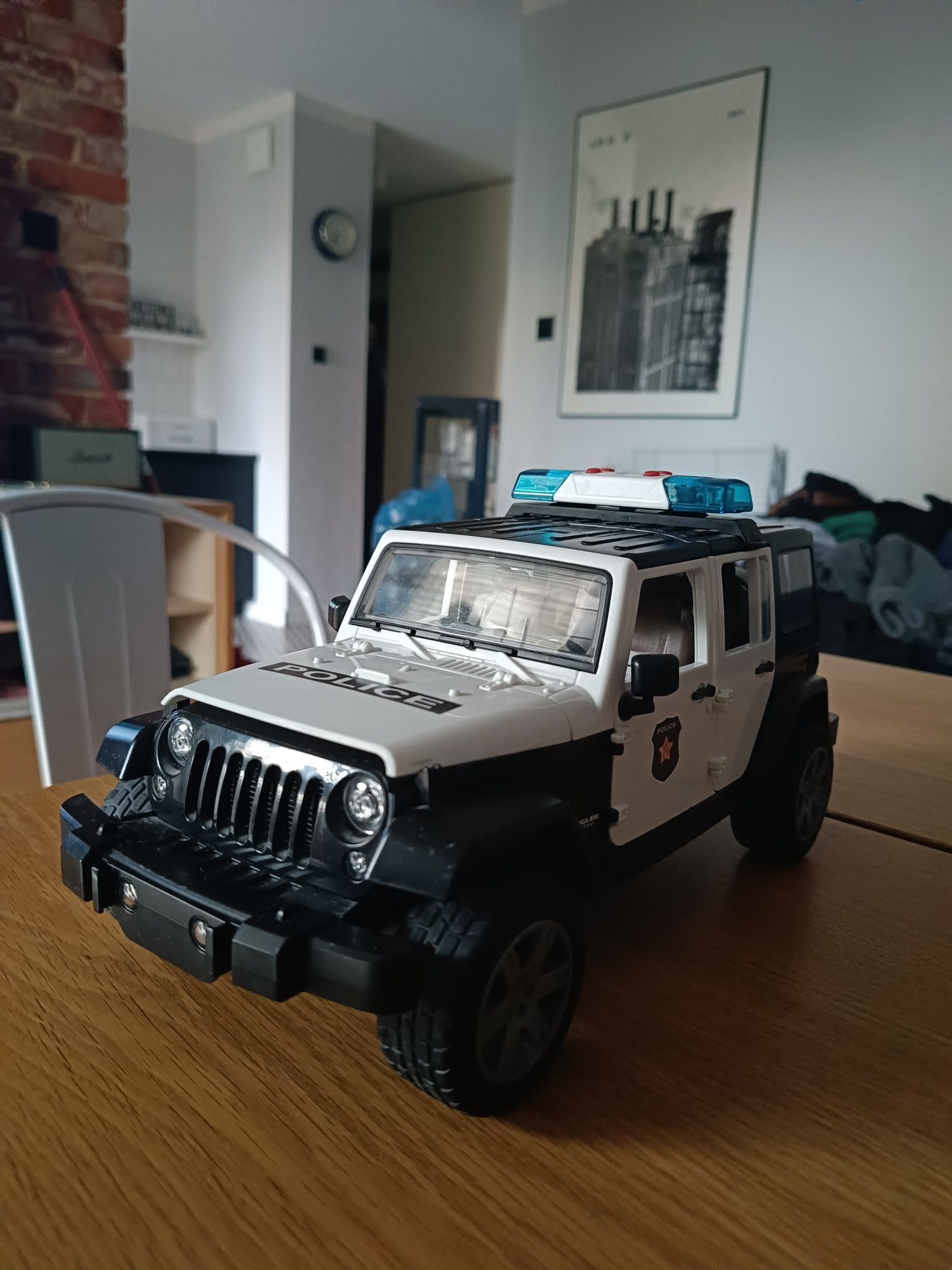 Jeep Wrangler Rubicon Radiowóz policyjny Bruder z modułem św-dźw