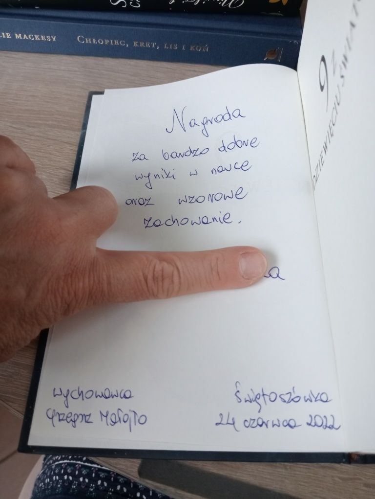 Książka "9 z dziewięciu światów"