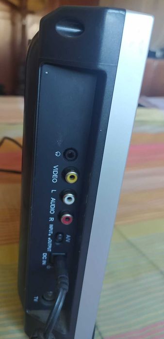 Televisor/DVD portátil Roadstar LTD-1088XSKL