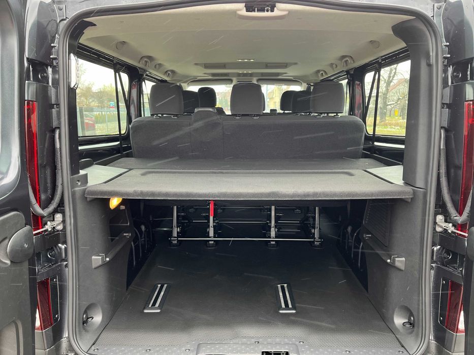 Bus 9 osobowego Renault Trafic wynajem Długoterminowy wykupem bez BIK
