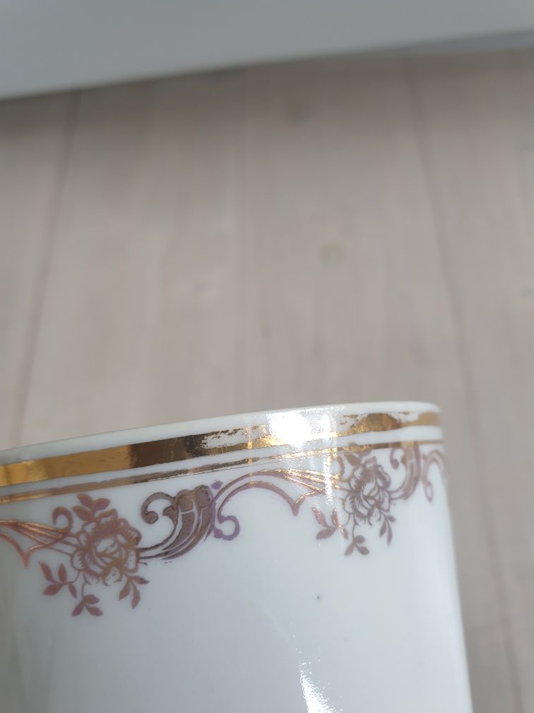 Biały kubek ze złoceniami vintage retro PRL
