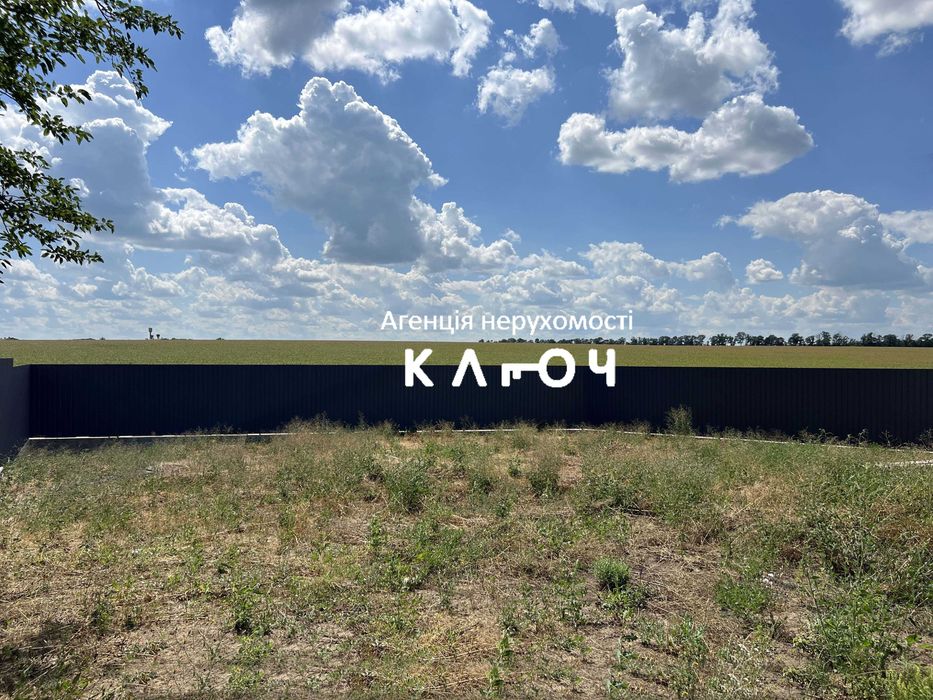 Продам сучасний будинок в мальовничому місці.