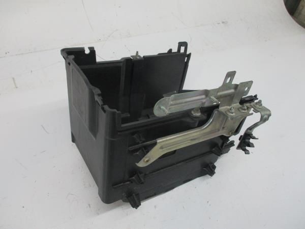 Base / caixa da bateria MAZDA 3 (BK)