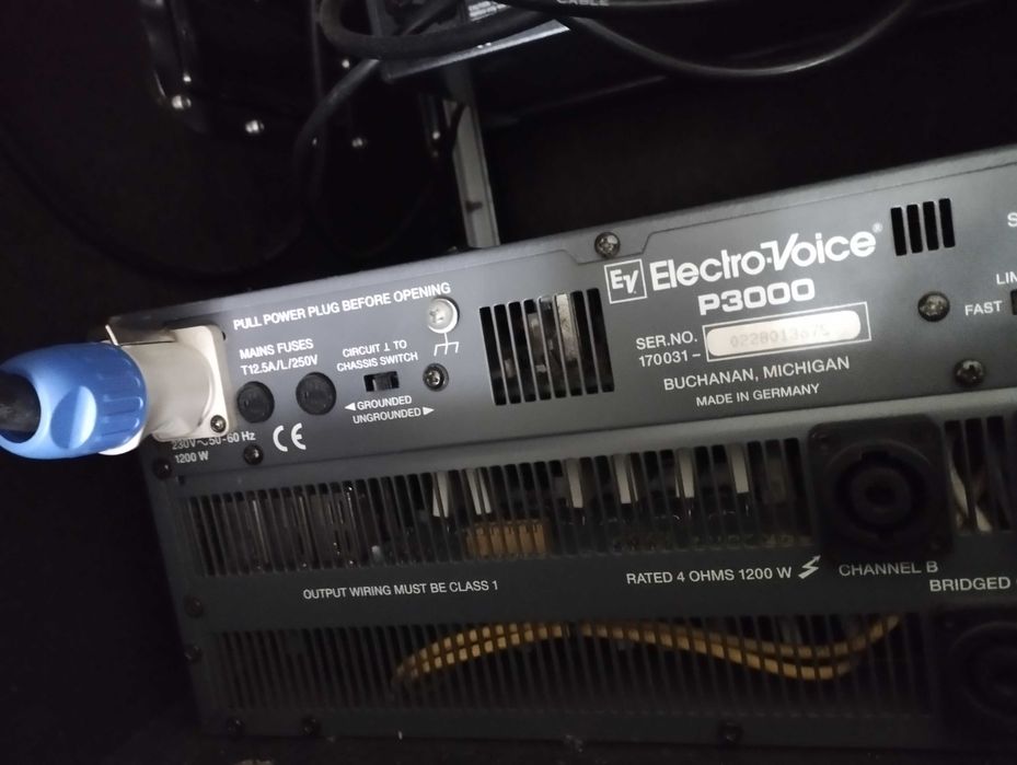 Підсилювач Electro Voice P3000