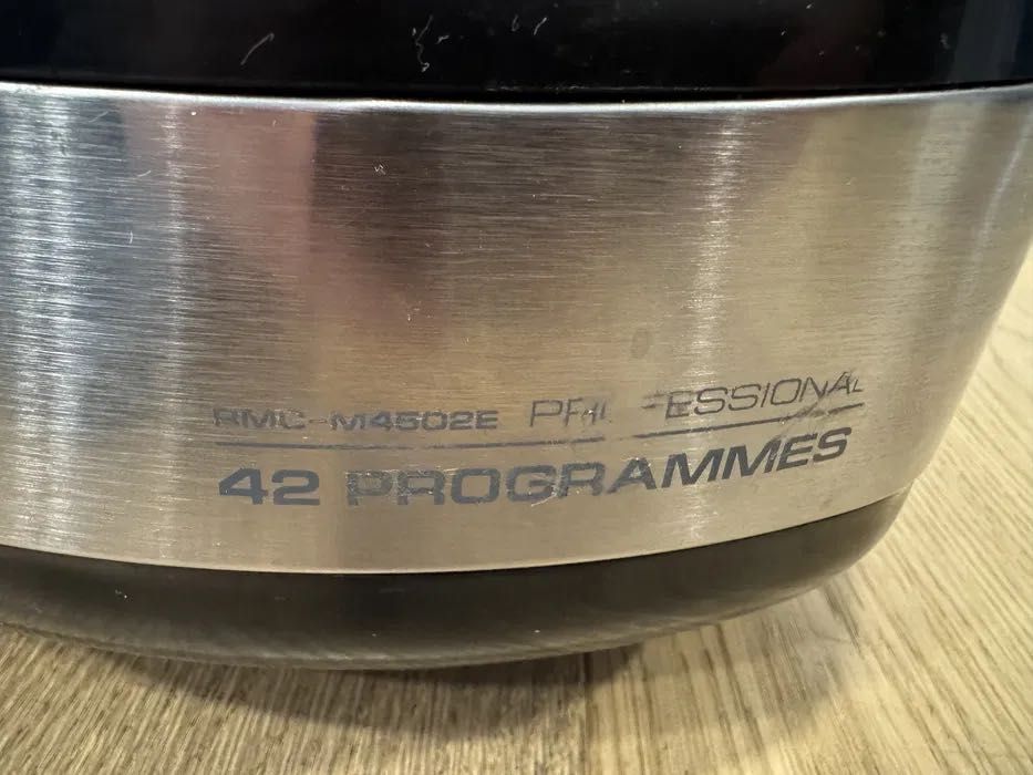 Multicooker Redmond o mocy 860 W, pojemność 5 l