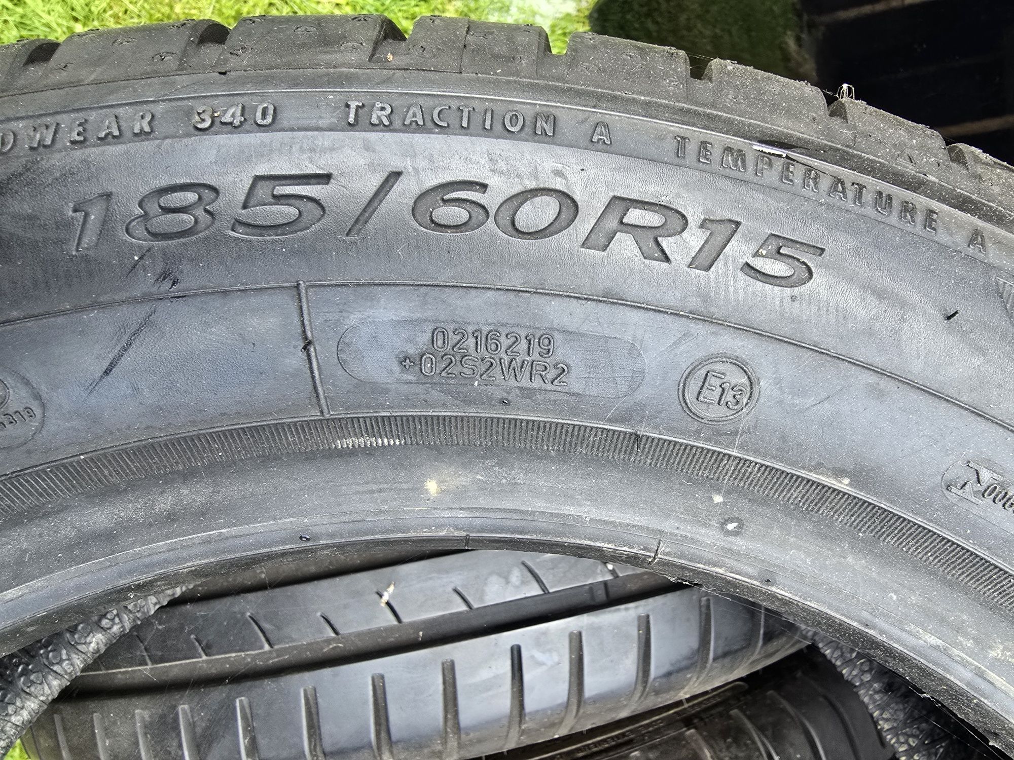 Opony  Dunlop  185/60R 15