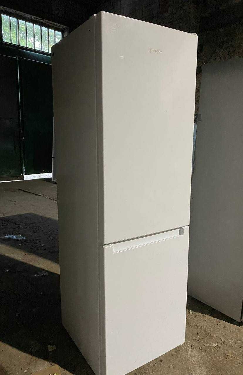 Холодильник Indesit LI8 S1E W( 189 см) з Європи