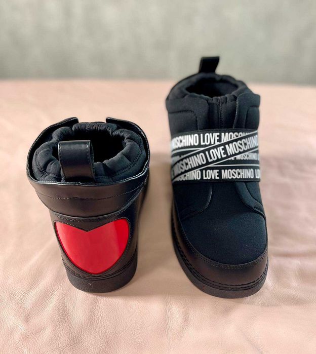 Черевики уггі жіночі зимові Love Moschino оригінал нові 37-38 розмір