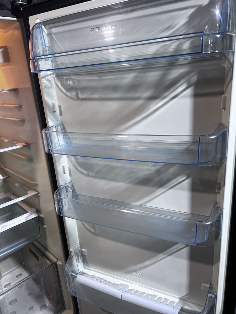 NO FROST двухметровый холодильник ELECTROLUX с дисплеем. Доставка