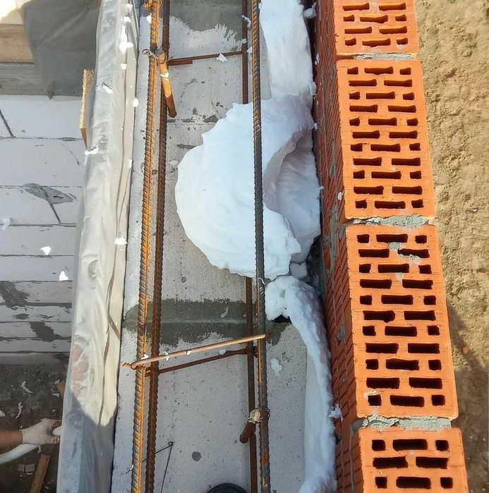 Утеплення піноізолом