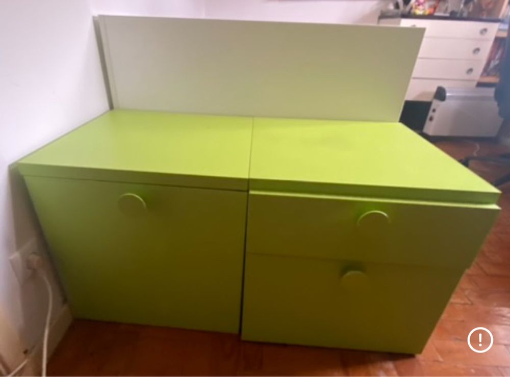 Cama individual com duas gavetas