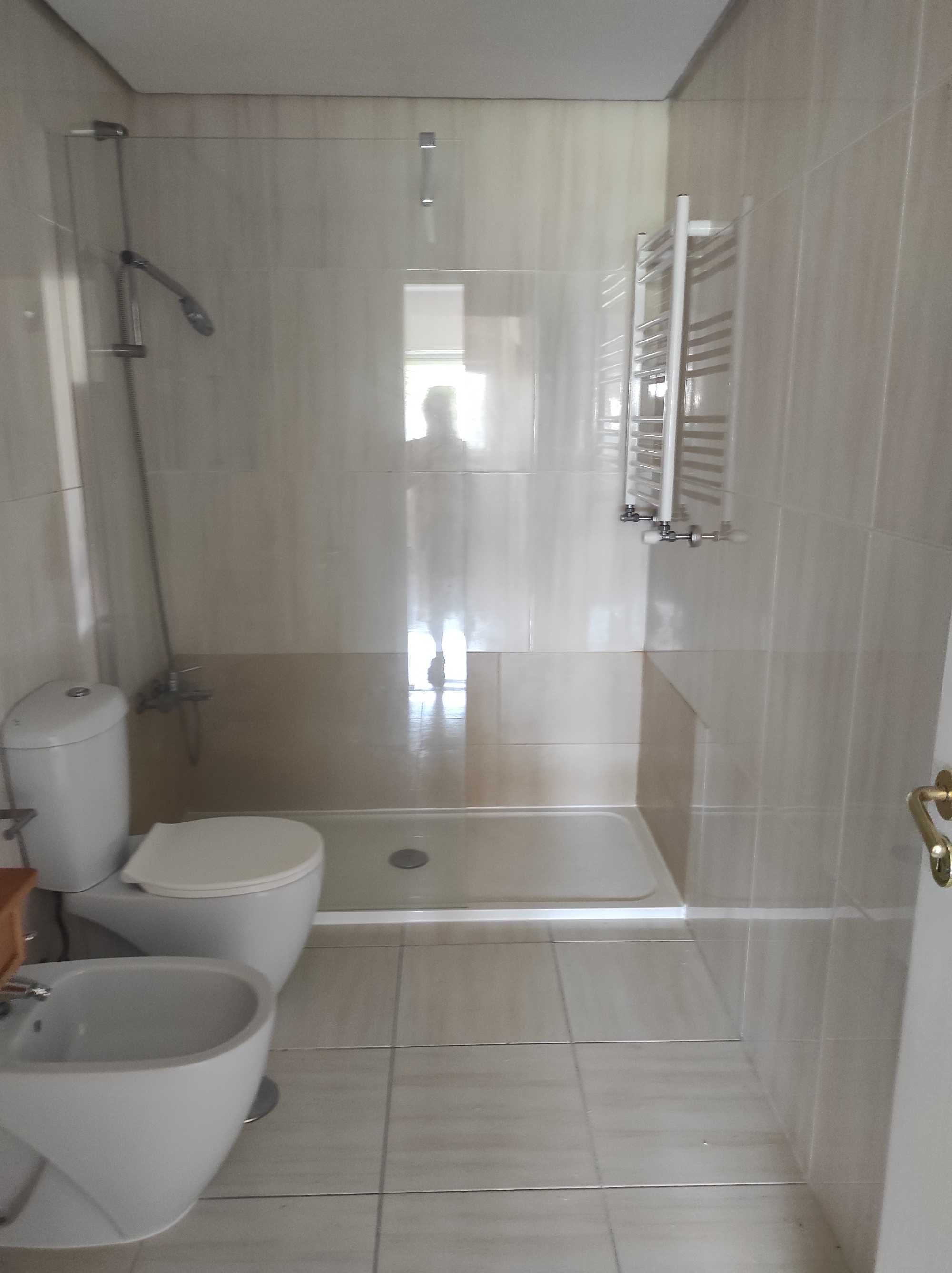 Arrenda apartamento T3 Costa junto ao parque da cidade