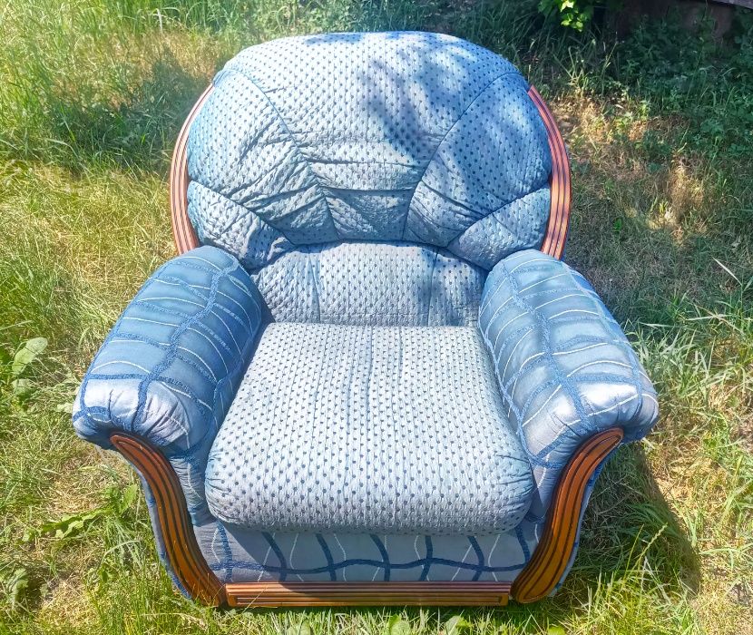 Кресло (мягкое и очень удобное)