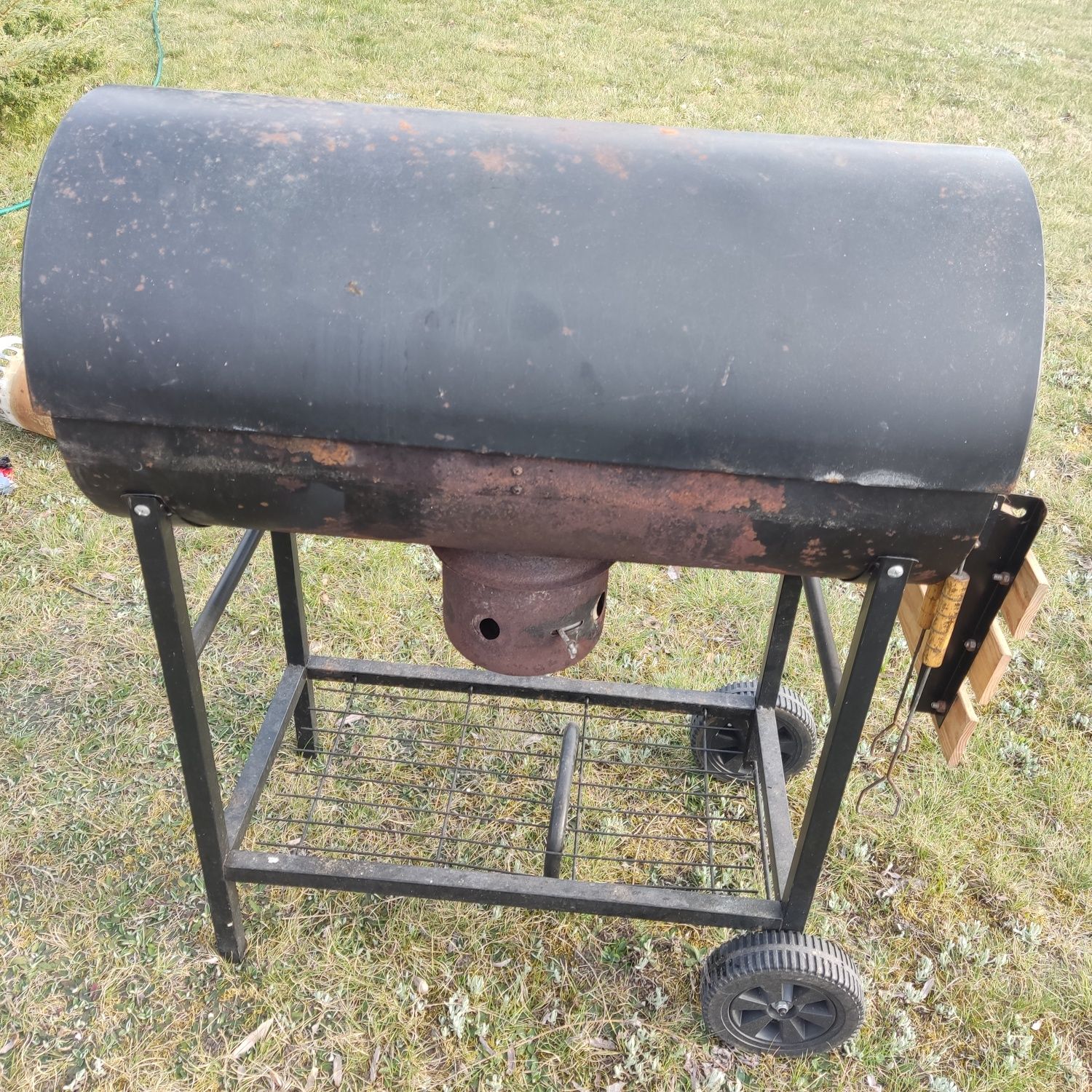Grill węglowy duży