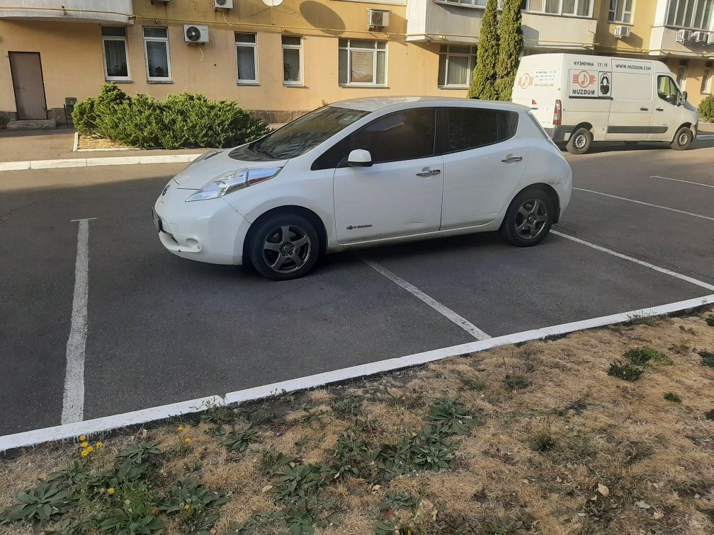 Продам Nissan Leaf 30 кВт, 2016