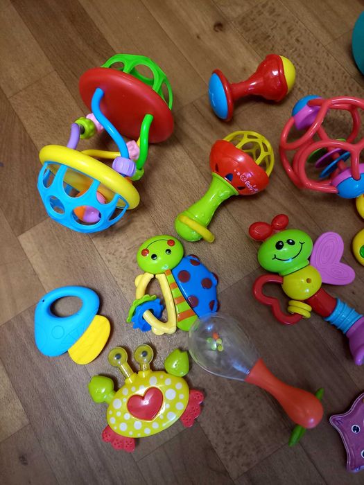 Пакет игрушек для самых маленьких.