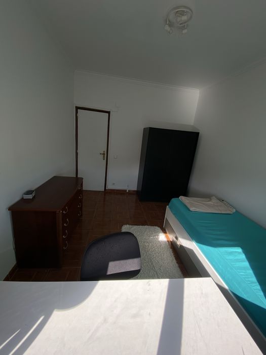 Quarto para arrendar no Fogueteiro