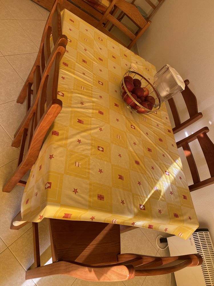 Vende-se mesa como nova